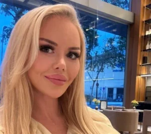 Emma Stone Wiki, Net Worth, Age & Career Info – Before Good